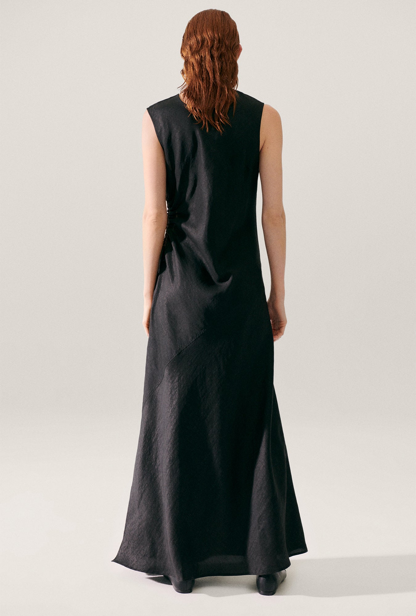 MUD SILK KEYHOLE DRESS BLACK